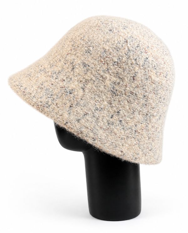 Sombrero cloche de lana crema
