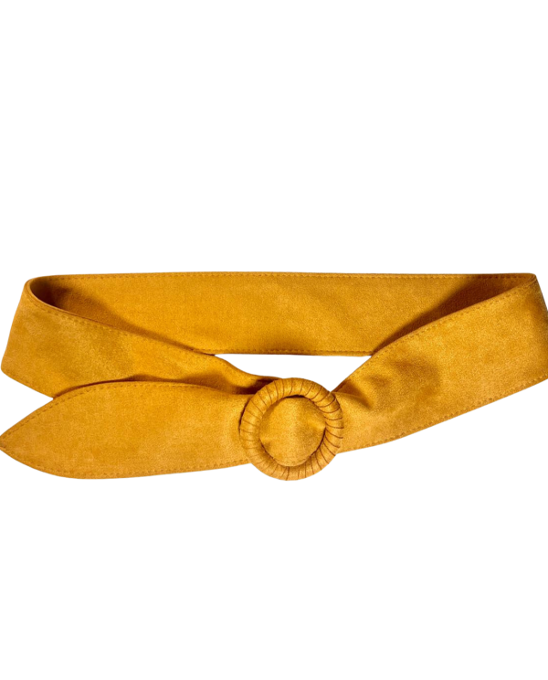 Cinturón de tela color mostaza con hebilla resistente