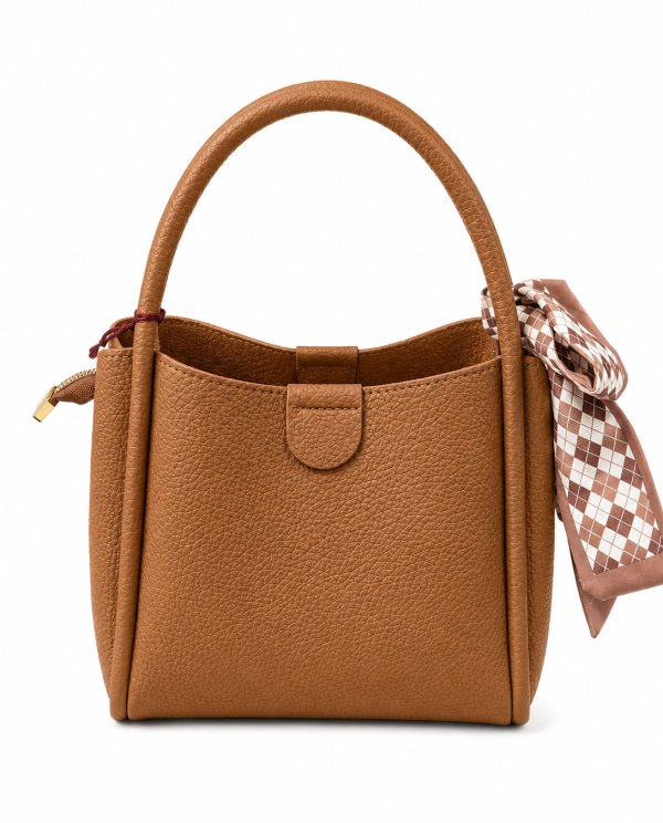 Cartera Beige Texturizada con Pañuelo Decorativo